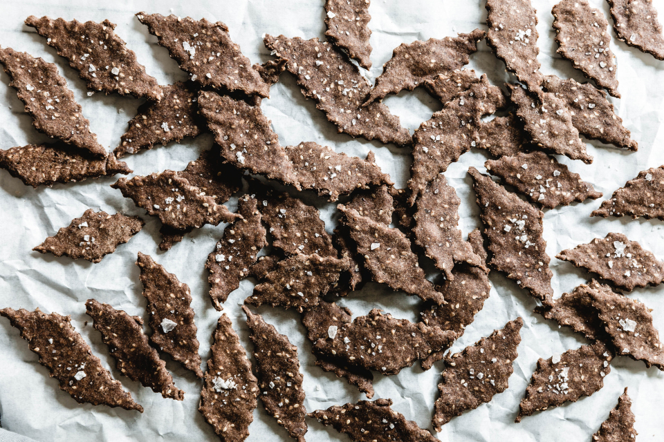 Gesunde Thymian-Cracker mit Leinmehl