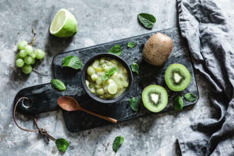 Grüne Grütze mit Kiwi