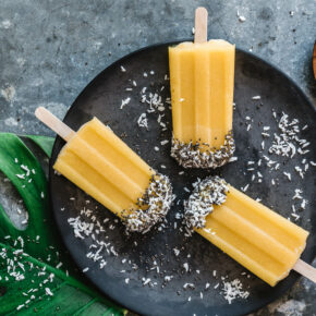 Fruchtige Mango-Popsicles