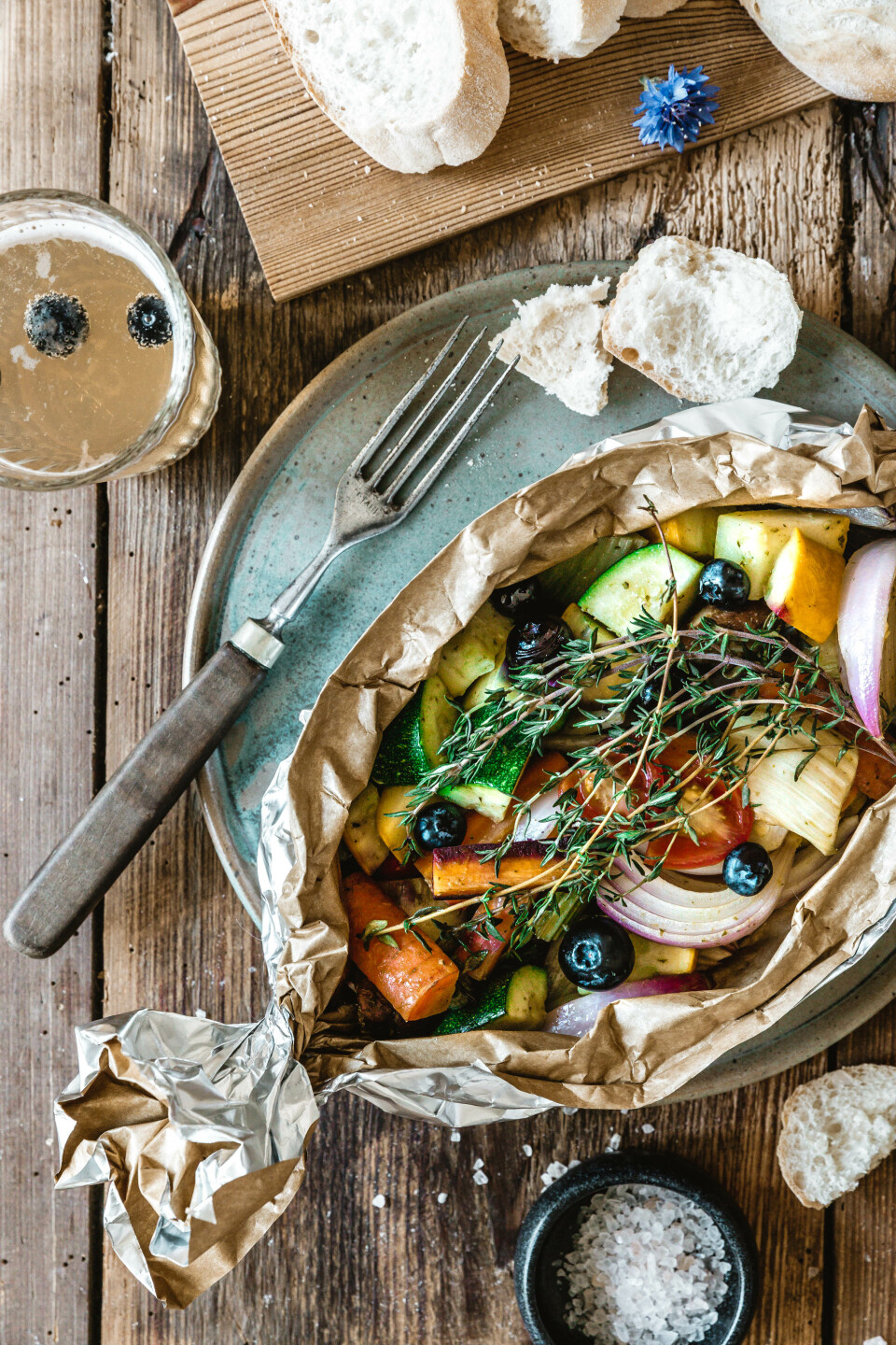 Thymian-Gemüsepäckchen mit Blaubeeren