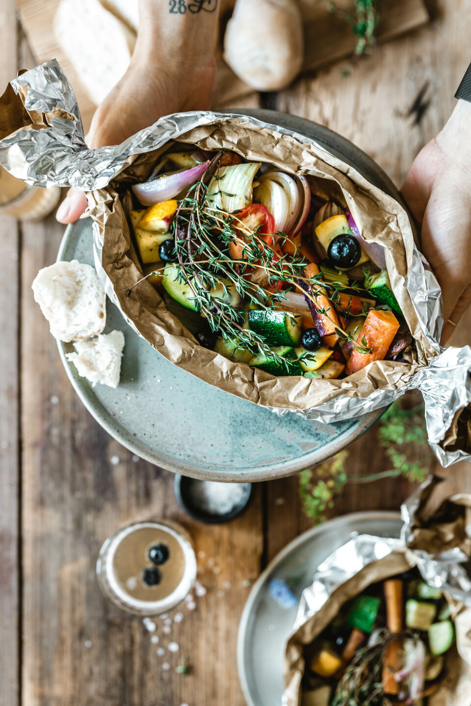Thymian-Gemüsepäckchen mit Blaubeeren