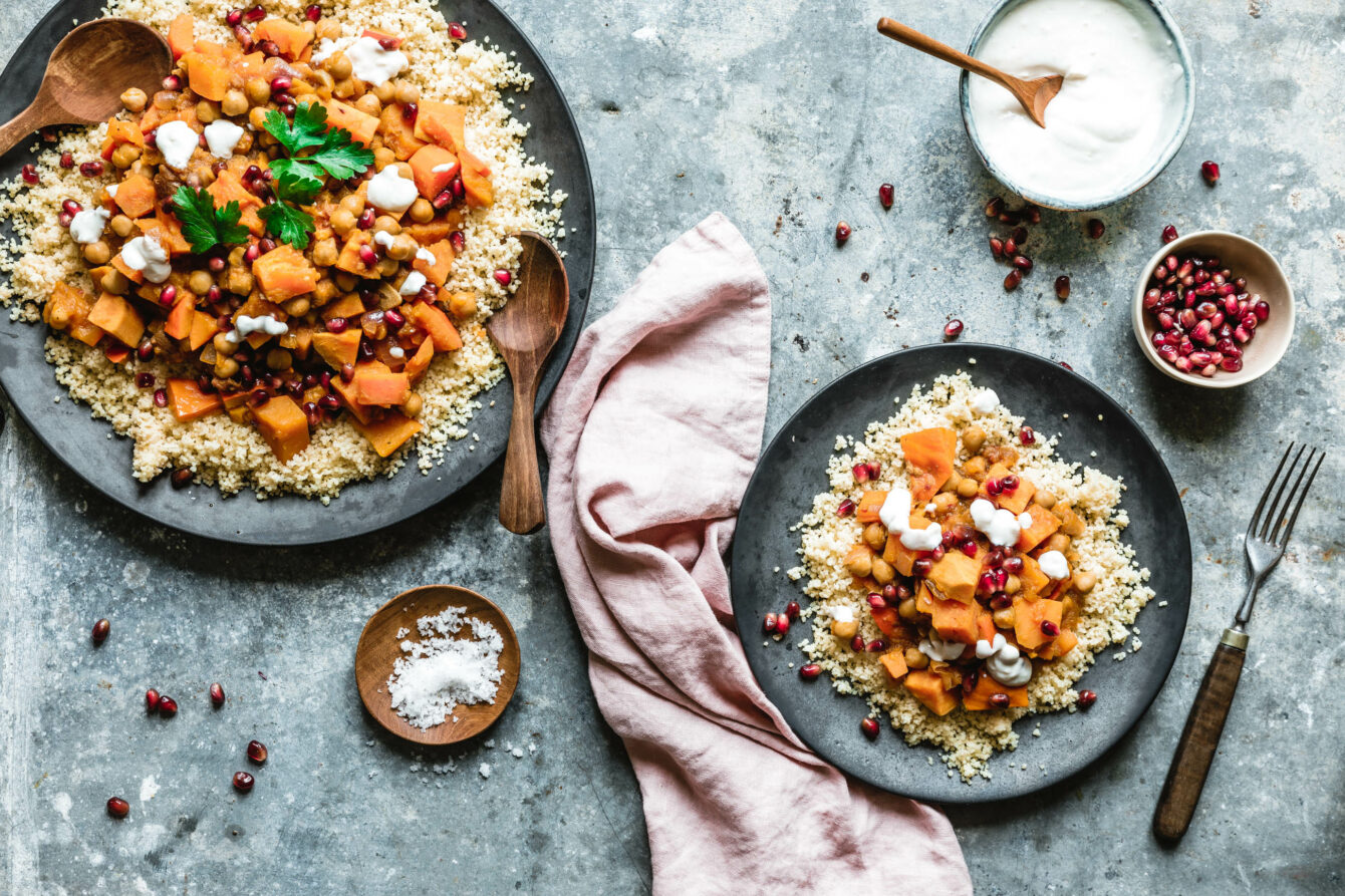 Kürbis-Süßkartoffel-Tajine mit Couscous & Granatapfel