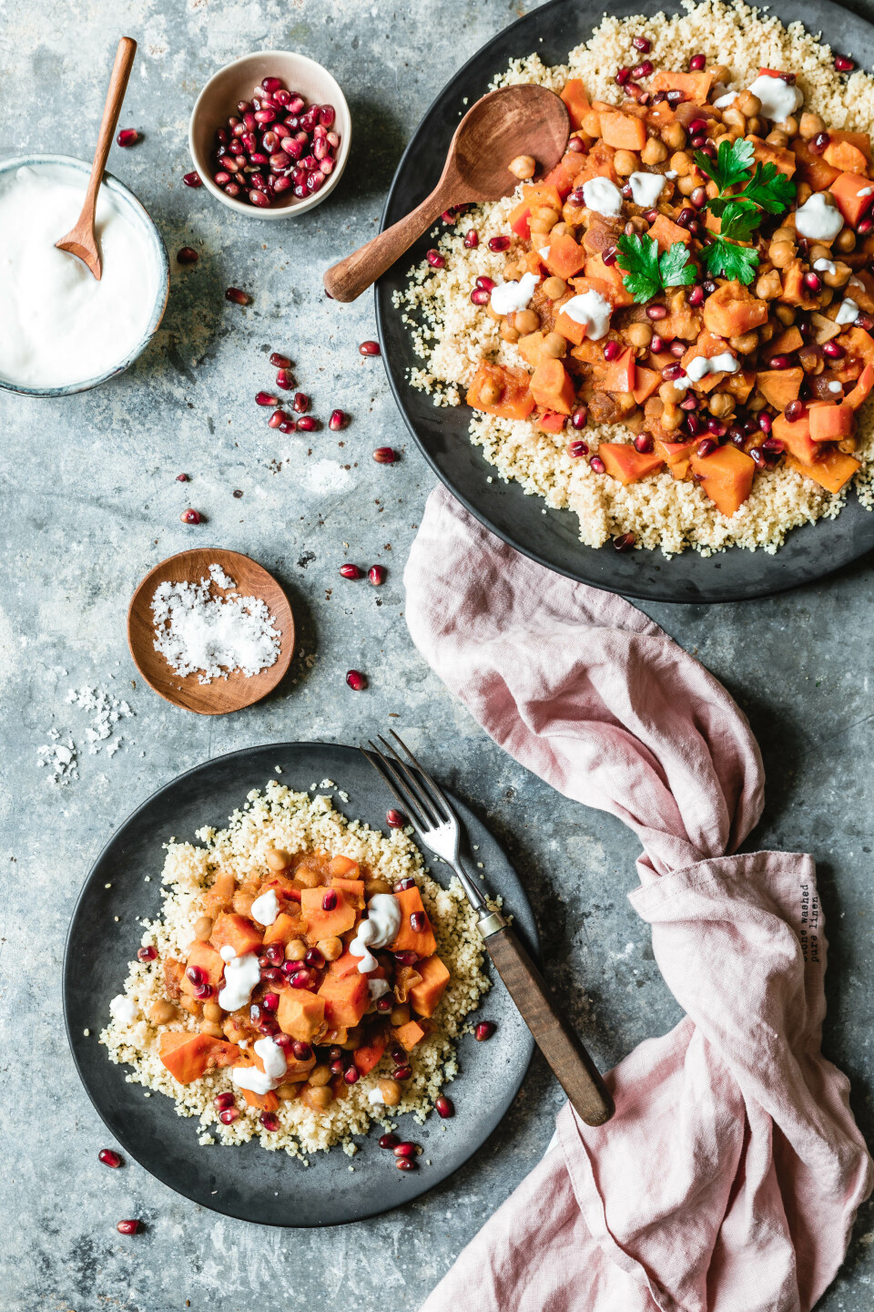 Kürbis-Süßkartoffel-Tajine mit Couscous & Granatapfel