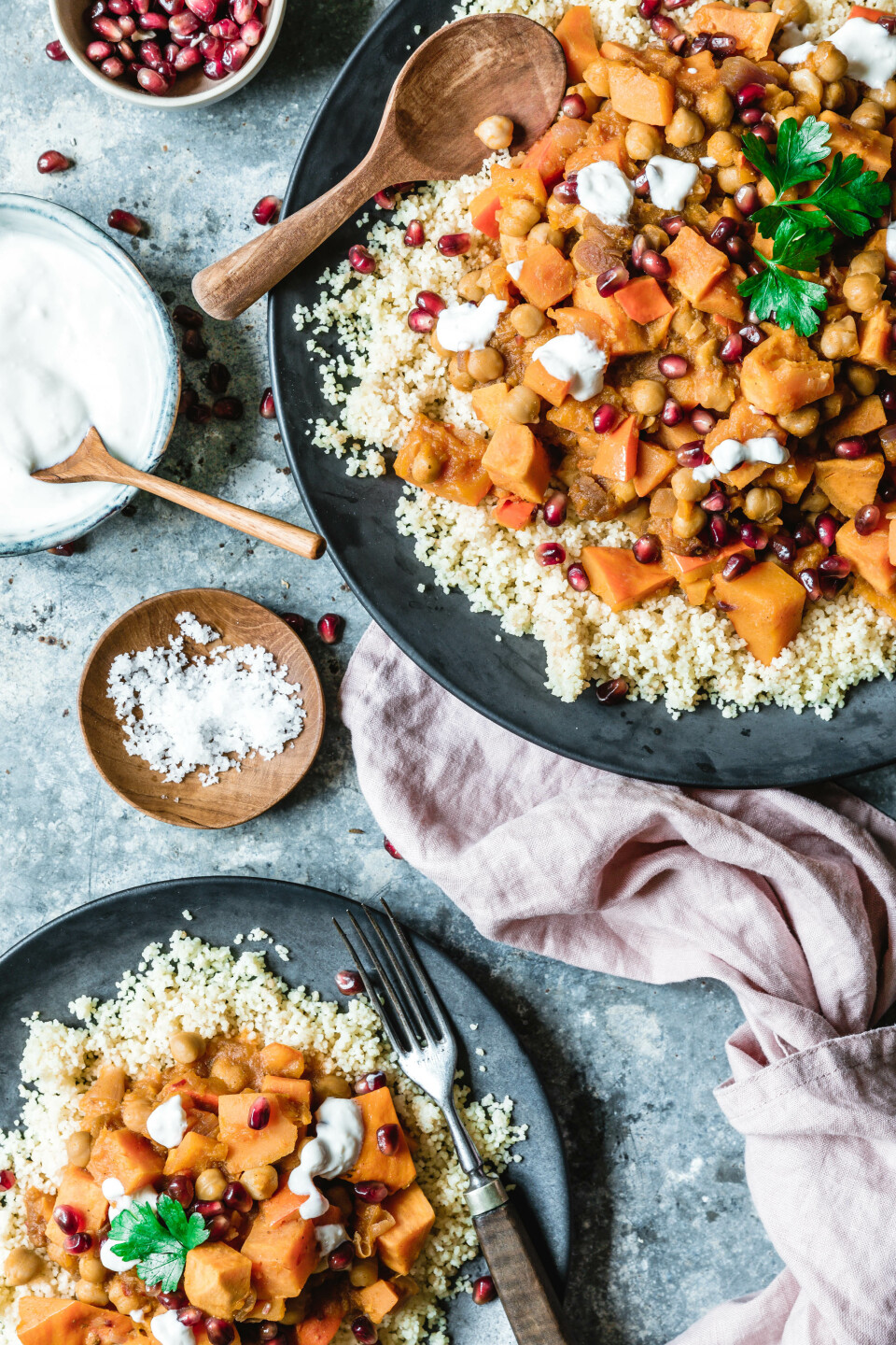 Kürbis-Süßkartoffel-Tajine mit Couscous & Granatapfel