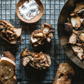 Herbstliche Crostini mit Pilzen