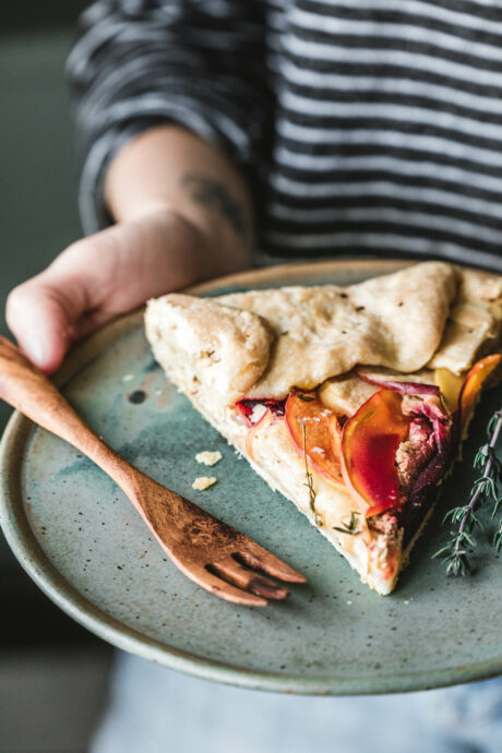 Herzhafte Galette mit Apfel, Rote Bete & Kürbis