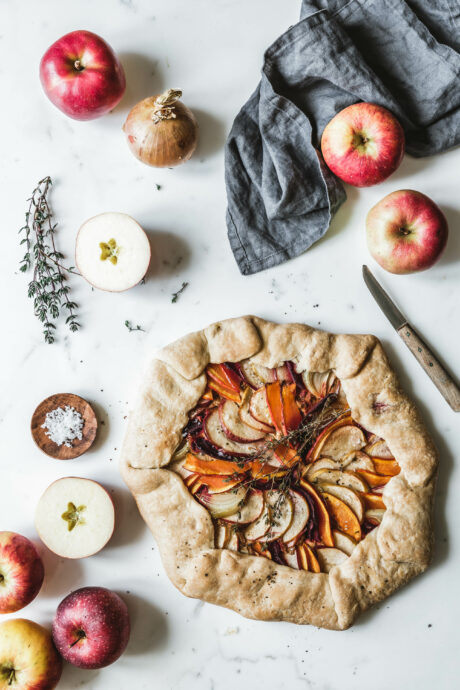 Herzhafte Galette mit Apfel, Rote Bete & Kürbis