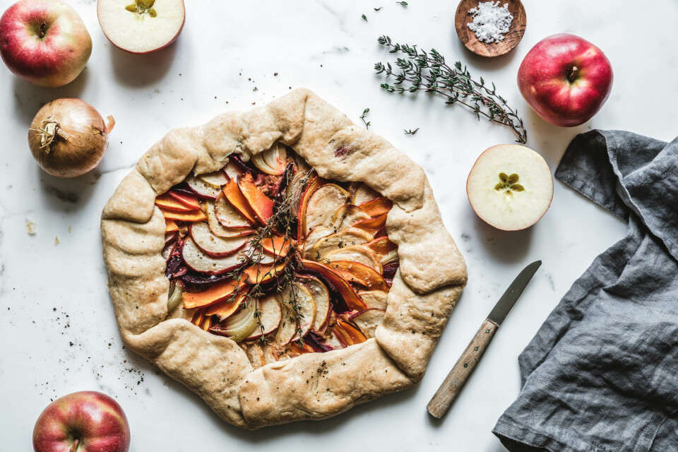 Herzhafte Galette mit Apfel, Rote Bete & Kürbis