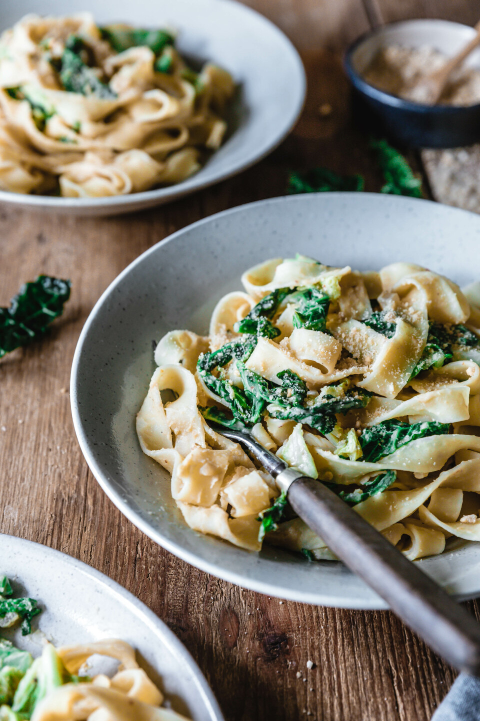 Tagliatelle mit Wirsing & Hummussauce