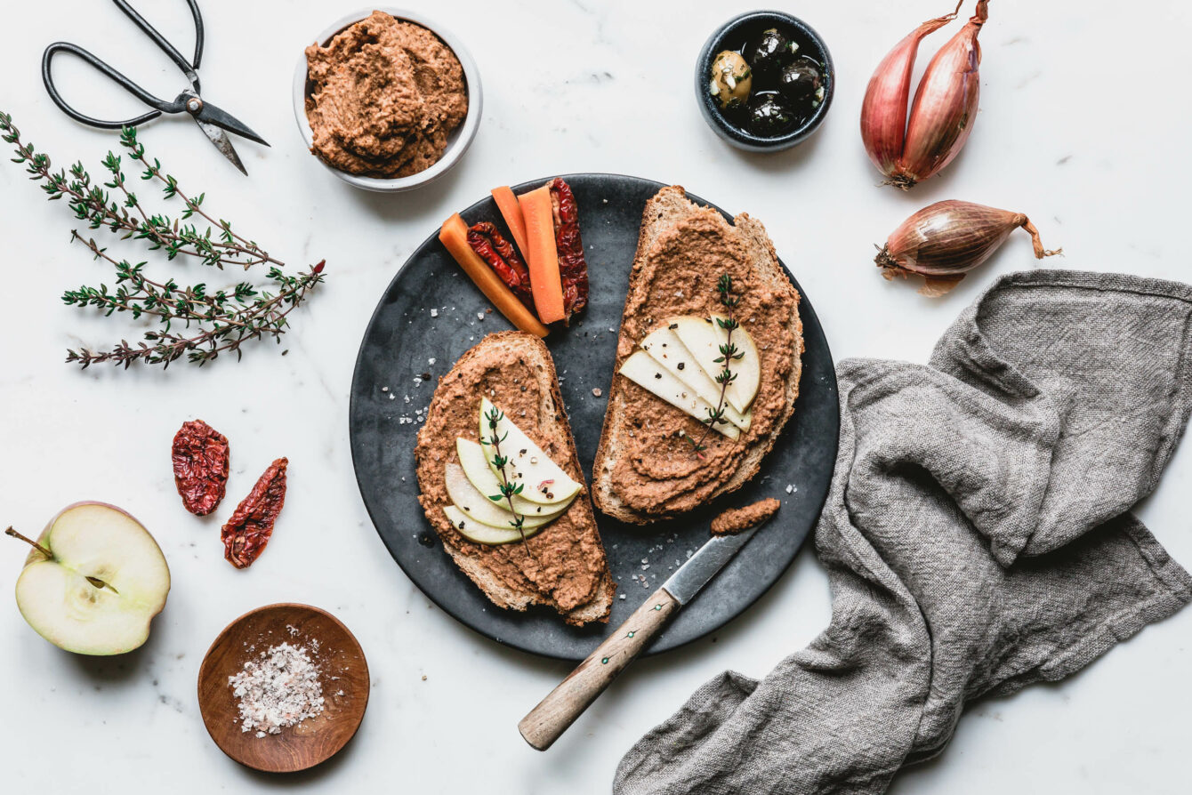 Berglinsenaufstrich mit getrockneten Tomaten & Schalotten
