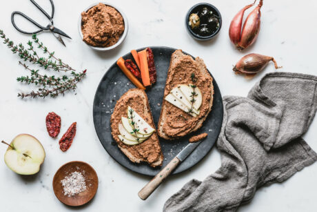 Berglinsenaufstrich mit getrockneten Tomaten & Schalotten