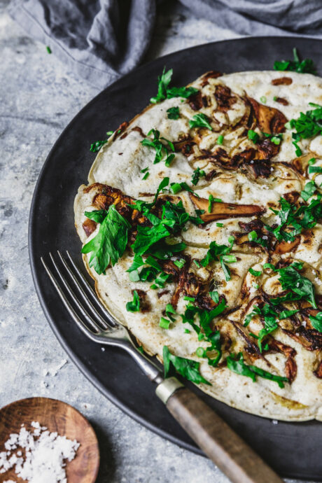 Herzhafte Sauerteigpancakes mit Pilzen