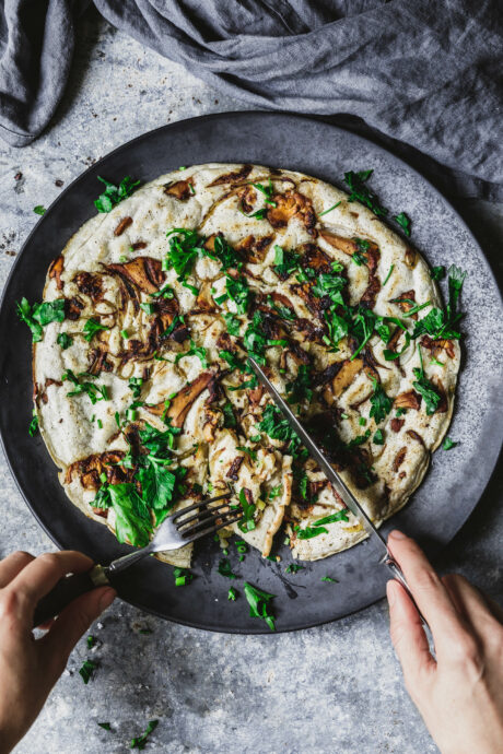 Herzhafte Sauerteigpancakes mit Pilzen