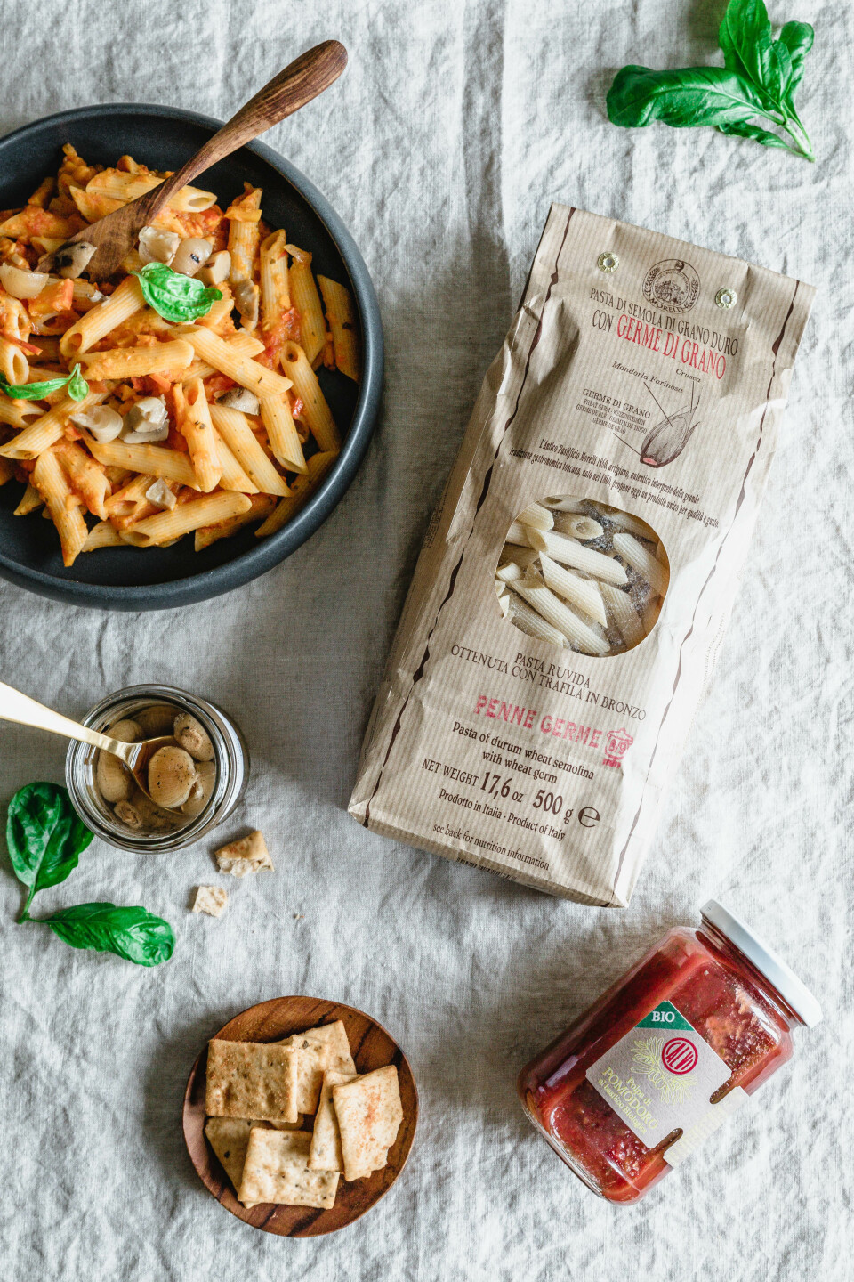 Penne mit cremiger Kürbismarinara & Antipasti