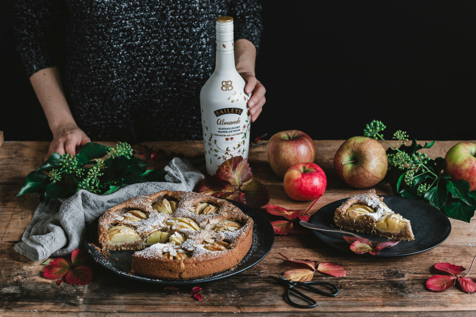Veganer versunkener Apfelkuchen mit Baileys Almande