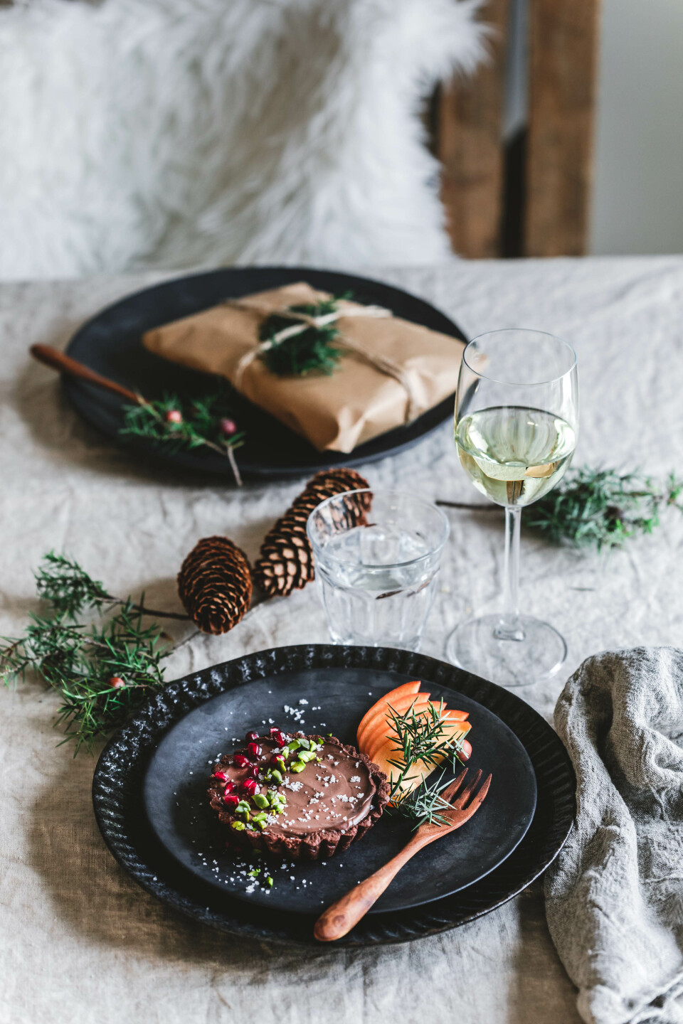 Schokoladen Tartlettes mit Flor de Sal, Pistazien & Granatapfel