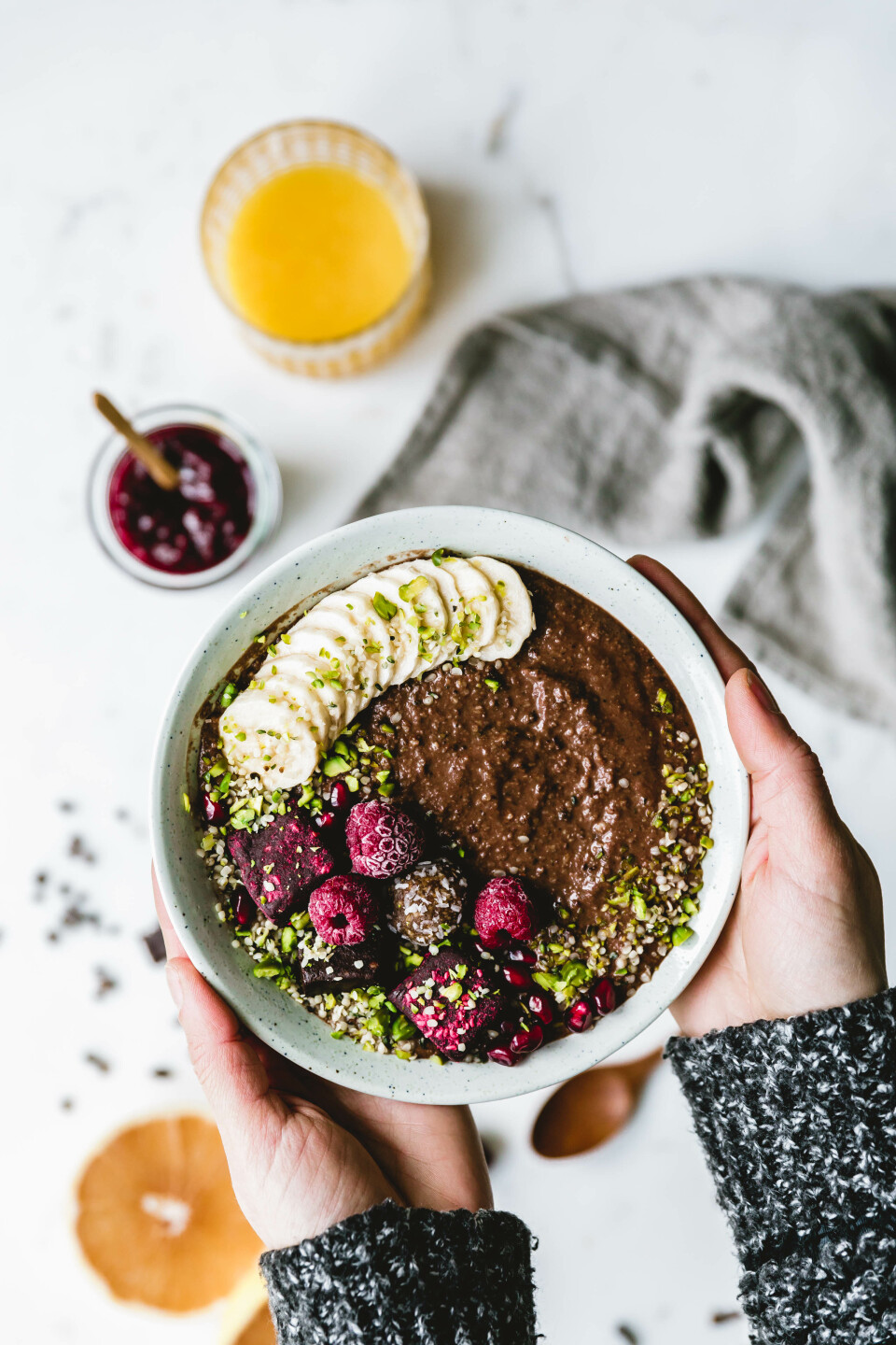 Schoko-Frühstückspudding mit Brownie-Bites