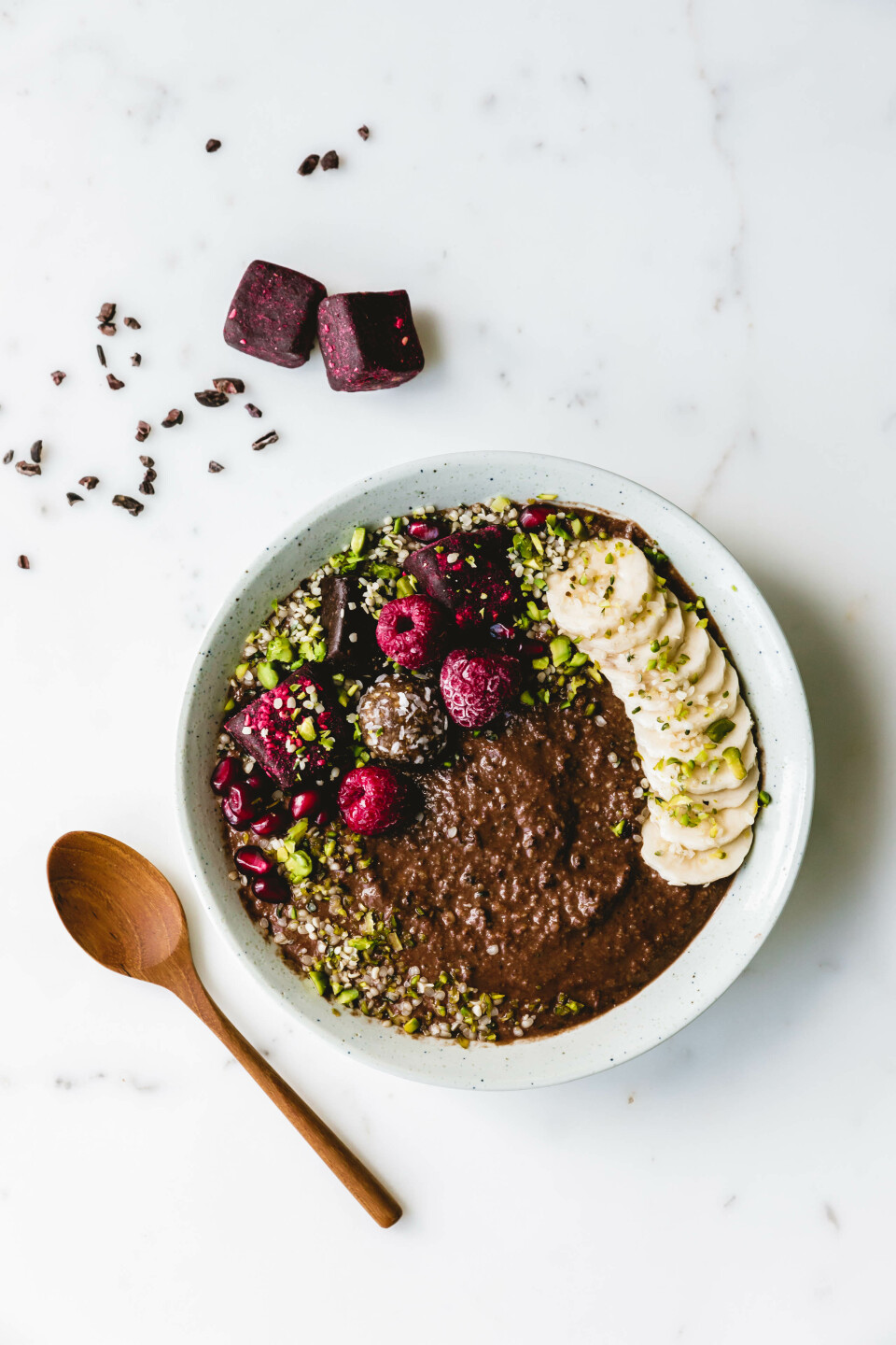 Schoko-Frühstückspudding mit Brownie-Bites