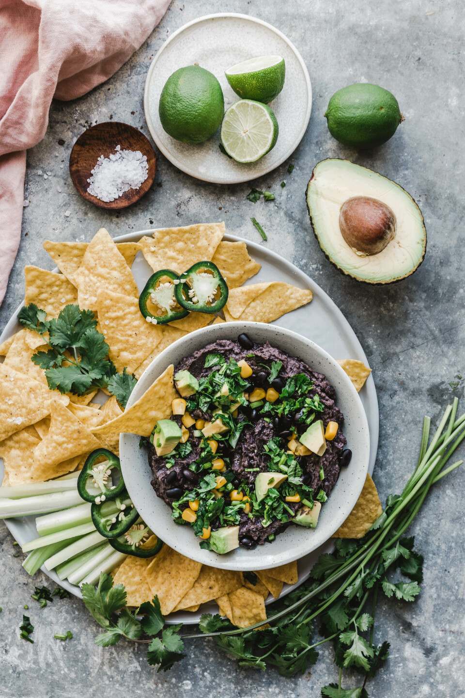 Cremiger Schwarze Bohnen-Dip mit Kakao