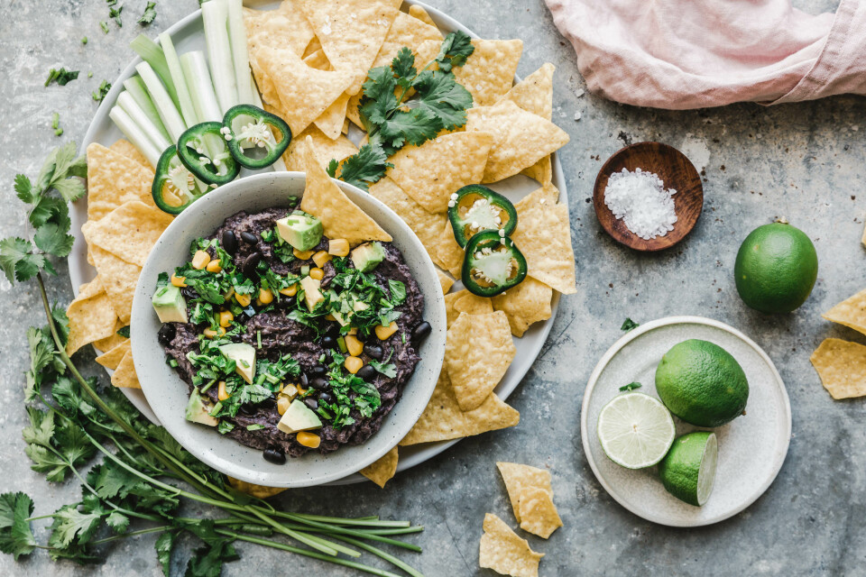 Cremiger Schwarze Bohnen-Dip mit Kakao