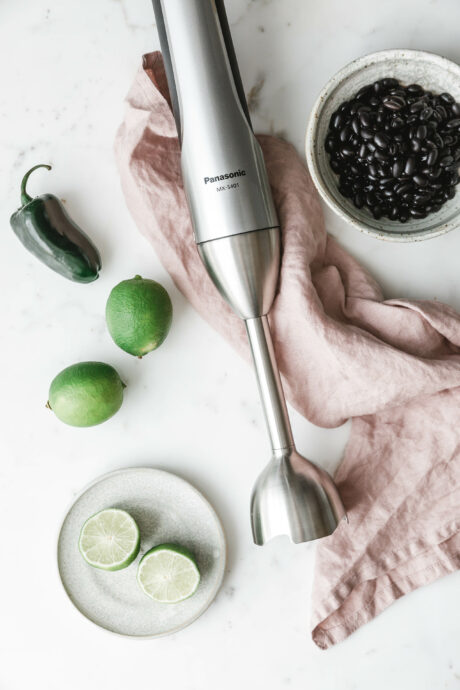 Cremiger Schwarze Bohnen-Dip mit Kakao