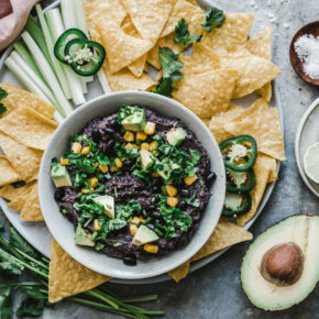 Cremiger Schwarze Bohnen-Dip mit Kakao