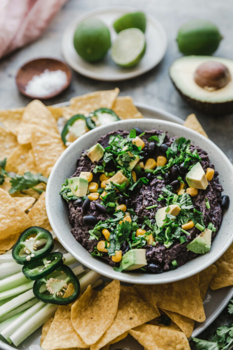 Cremiger Schwarze Bohnen-Dip mit Kakao