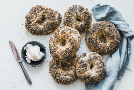 Everything Bagel mit Sauerteig