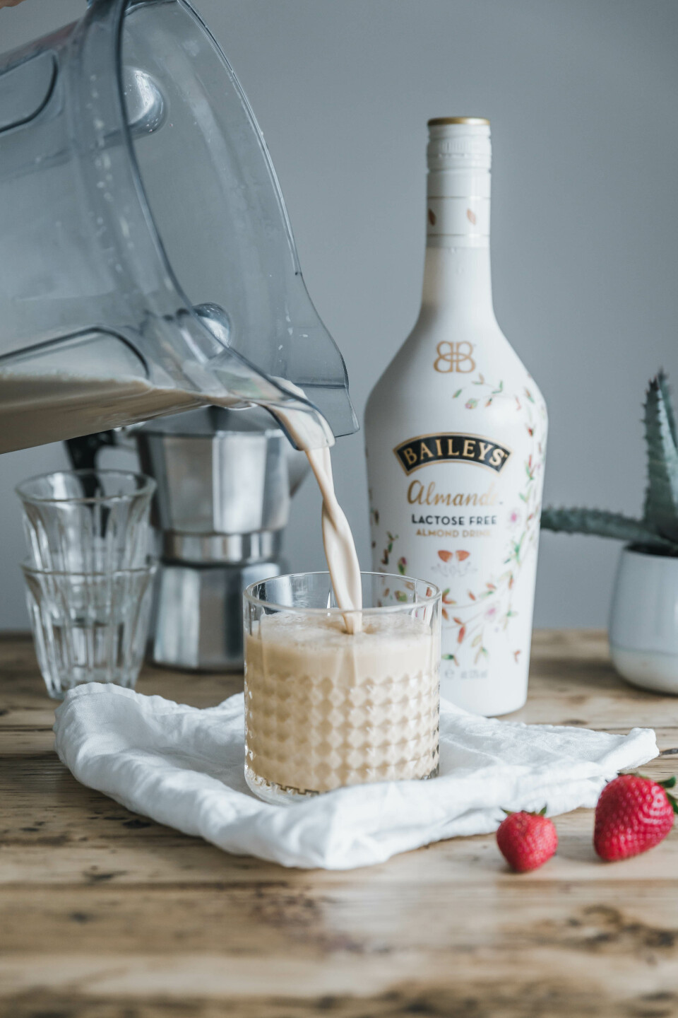 Veganer Eiskaffee mit Baileys Almande