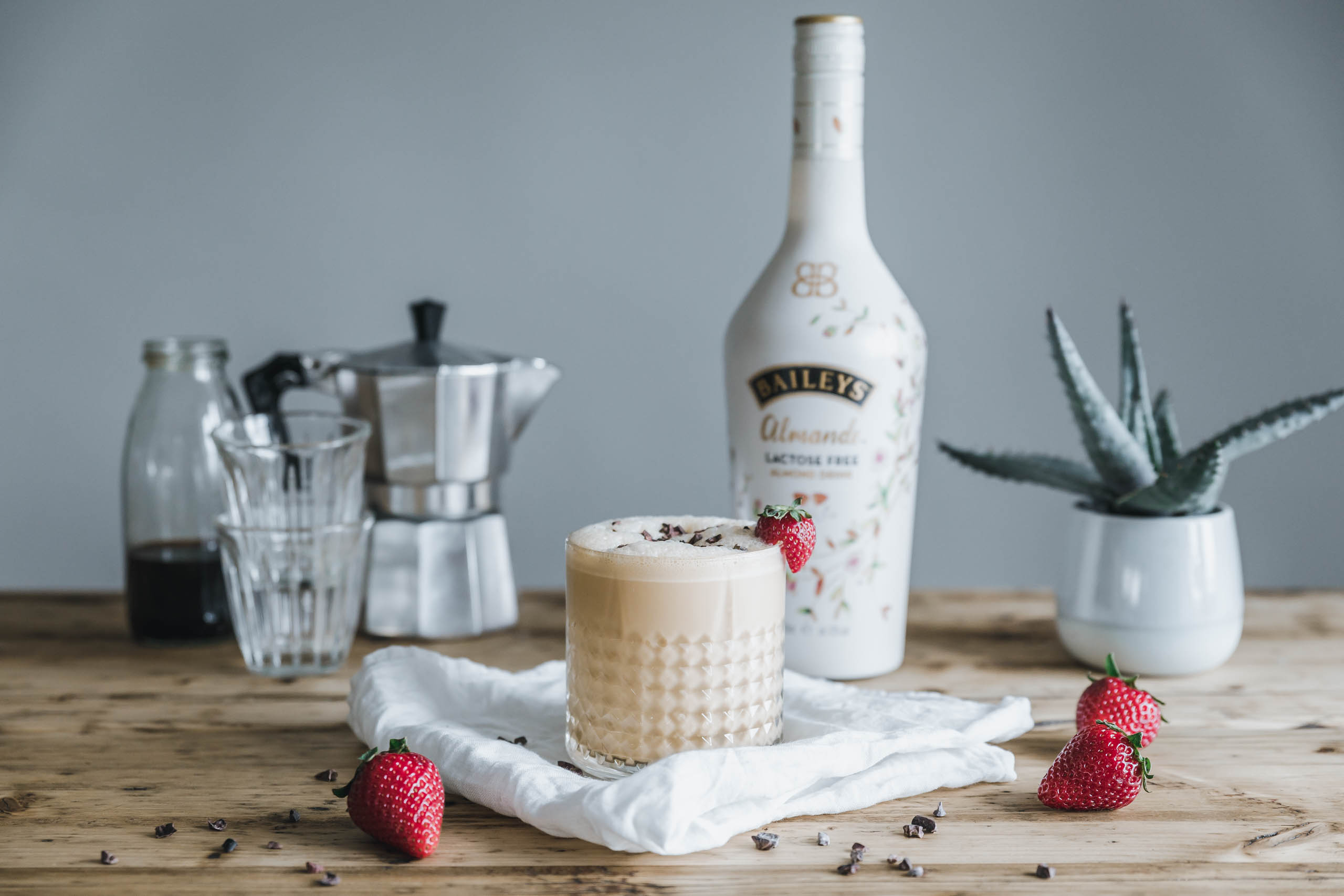 Veganer Eiskaffee mit Baileys Almande