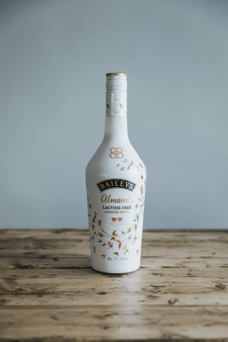 Veganer Eiskaffee mit Baileys Almande