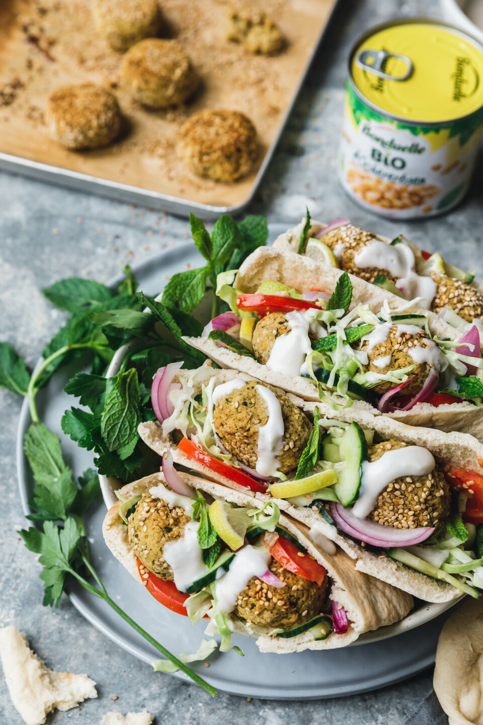 Im Ofen gebackene Falafel mit Sesam