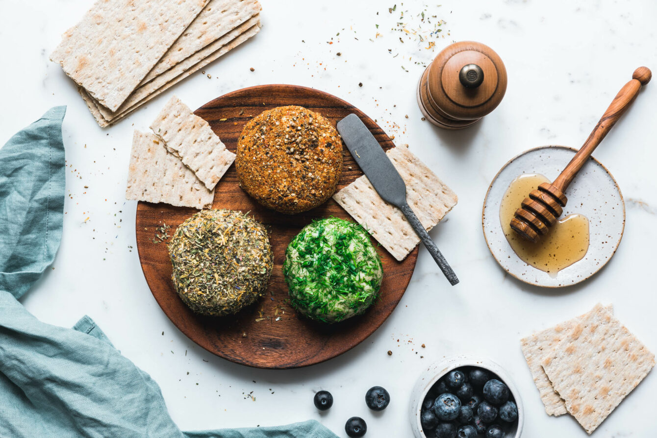 Veganer, gereifter Cashewkäse