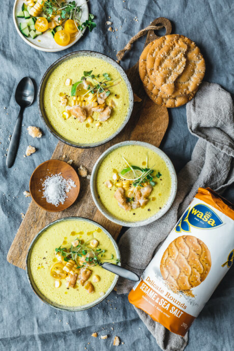 Gelbe Mais-Gazpacho mit Paprika