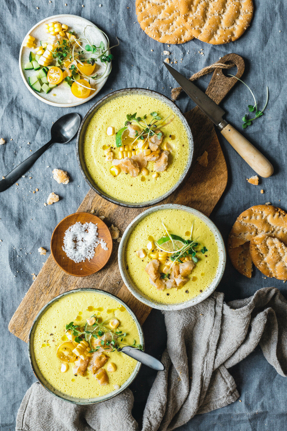 Gelbe Mais-Gazpacho mit Paprika