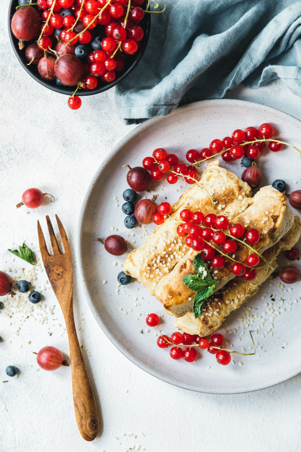 Vegane Toast-Rollups mit Trockenpflaumen-Schokofüllung