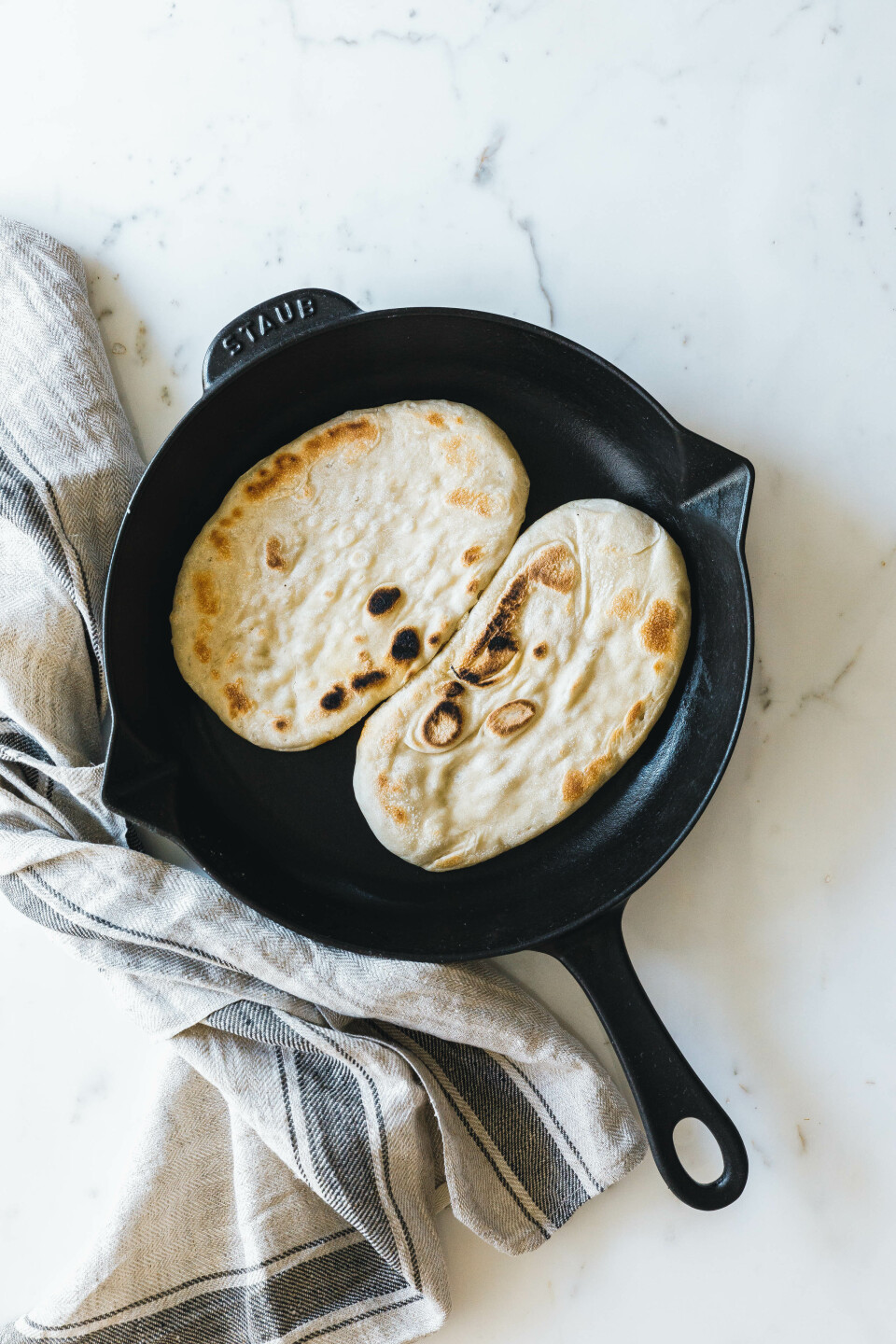 Veganes Naan Brot aus der Pfanne