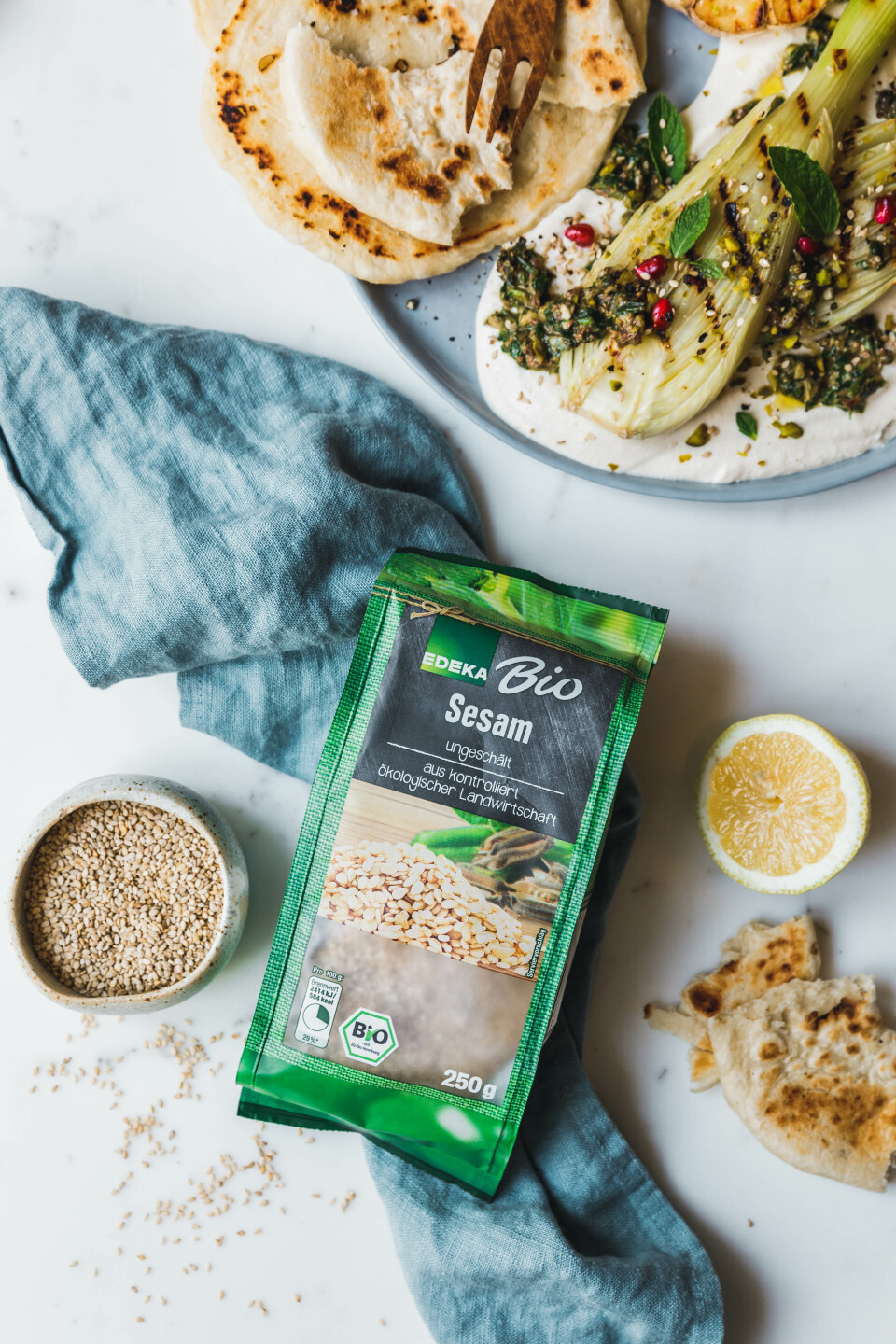 Gegrillter Fenchel mit Labneh und Oliven-Kräuter-Pesto