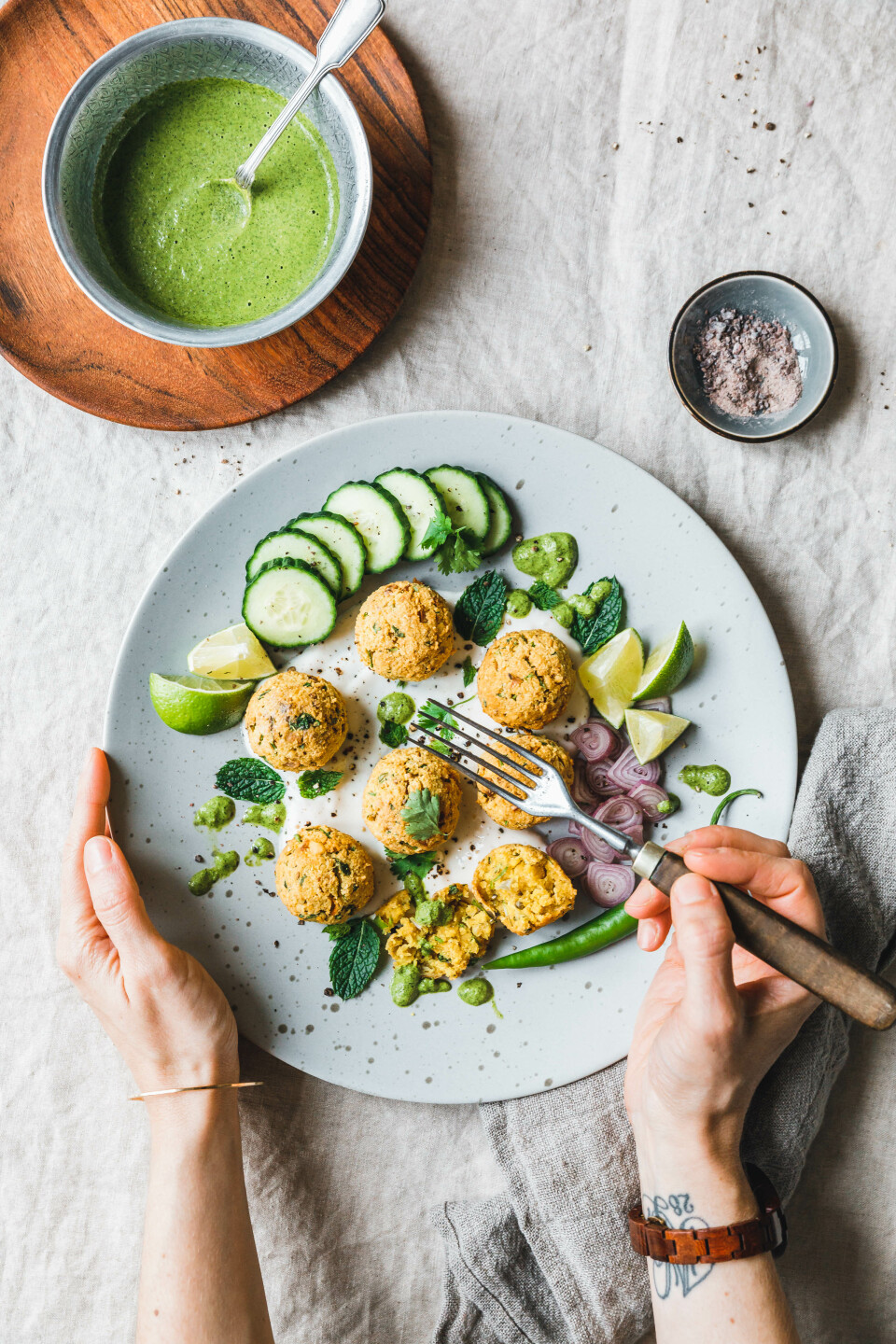 Masala Dal Vada – Indische Kichererbsenbällchen mit Minz-Chutney