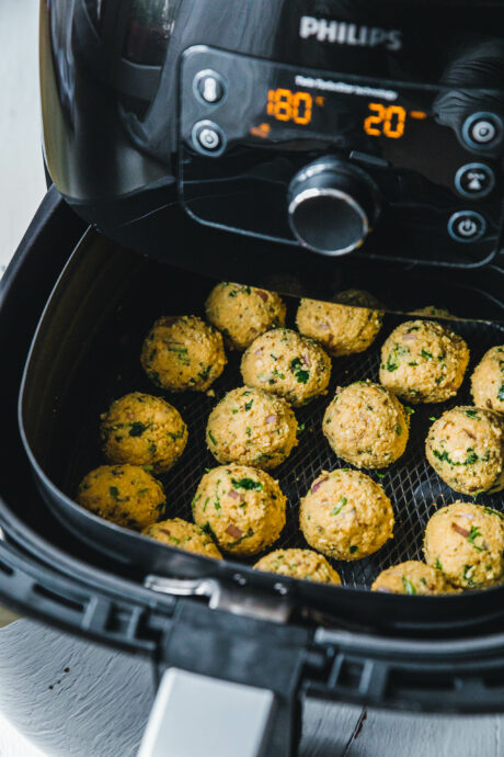 Masala Dal Vada – Indische Kichererbsenbällchen mit Minz-Chutney