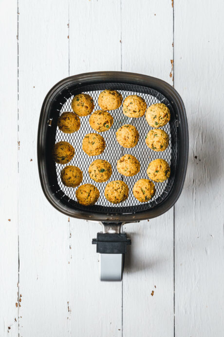 Masala Dal Vada – Indische Kichererbsenbällchen mit Minz-Chutney