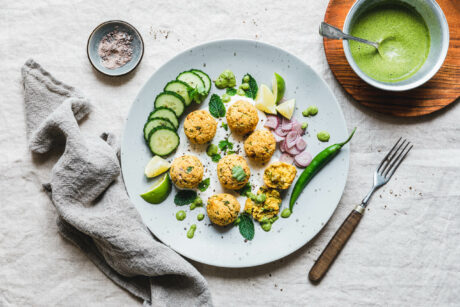 Masala Dal Vada – Indische Kichererbsenbällchen mit Minz-Chutney