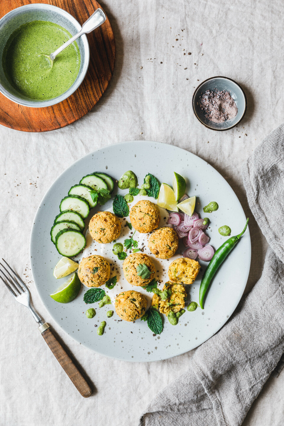 Masala Dal Vada – Indische Kichererbsenbällchen mit Minz-Chutney