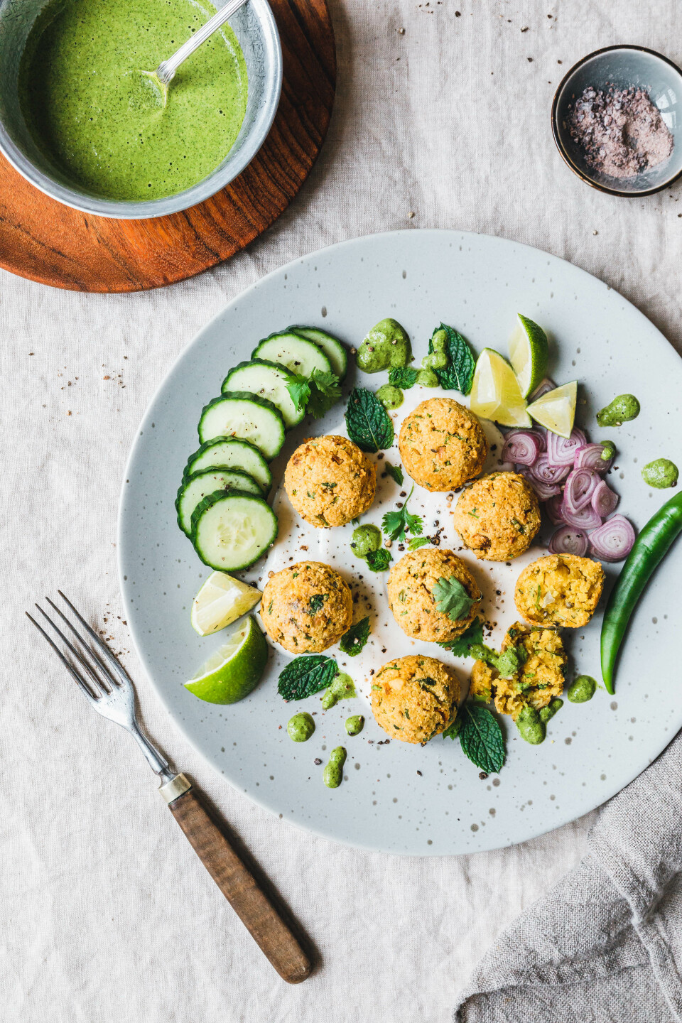 Masala Dal Vada – Indische Kichererbsenbällchen mit Minz-Chutney