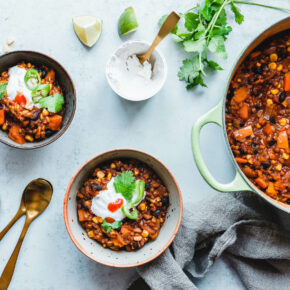 Kürbis-Chili mit braunen Linsen & Pumpkin Spice
