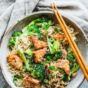 Bami Goreng mit Brokkoli & Tempeh