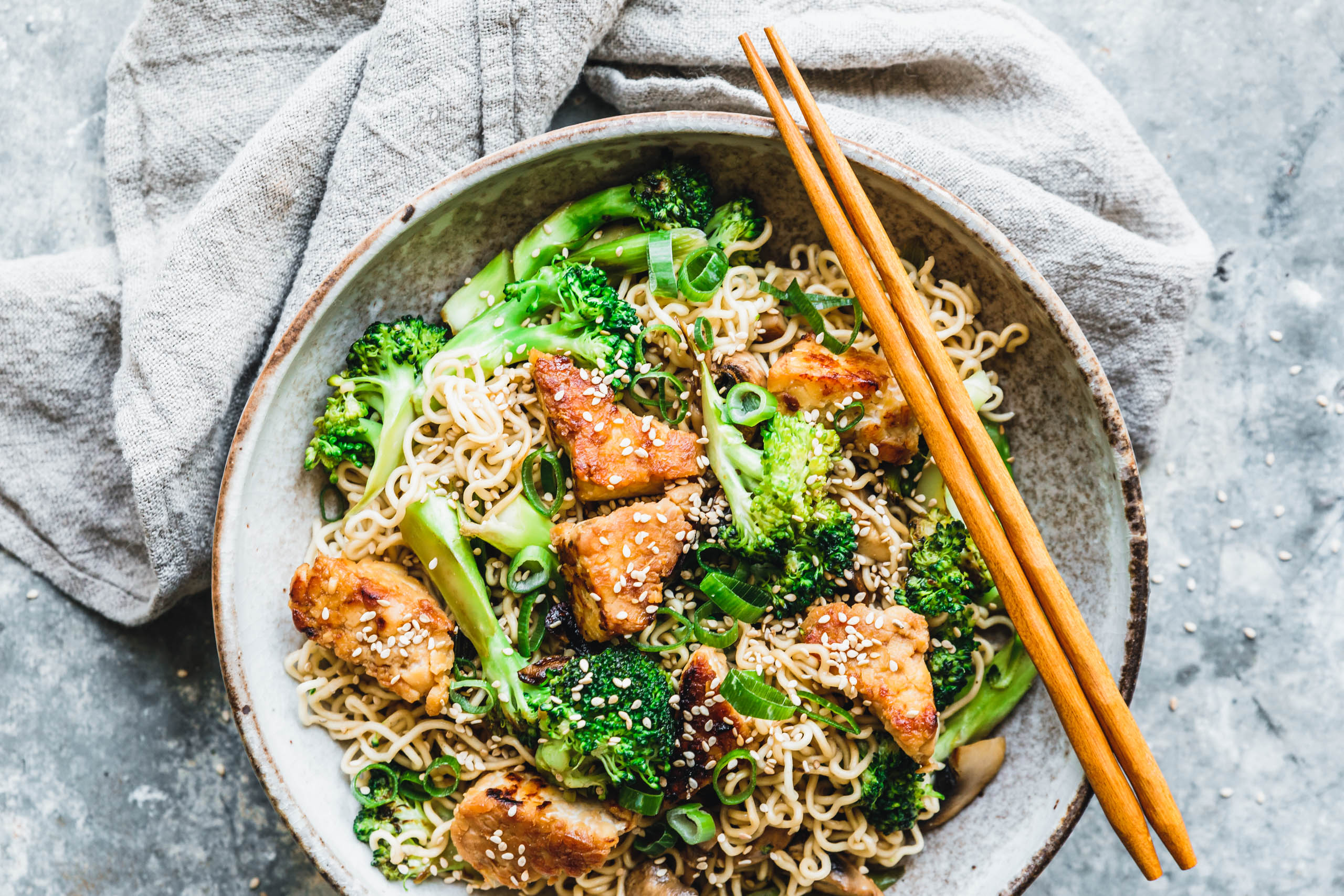 Bami Goreng mit Brokkoli & Tempeh