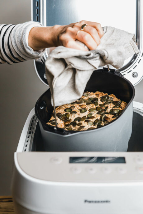 Sauerteig-Zwiebelbrot mit Kürbis
