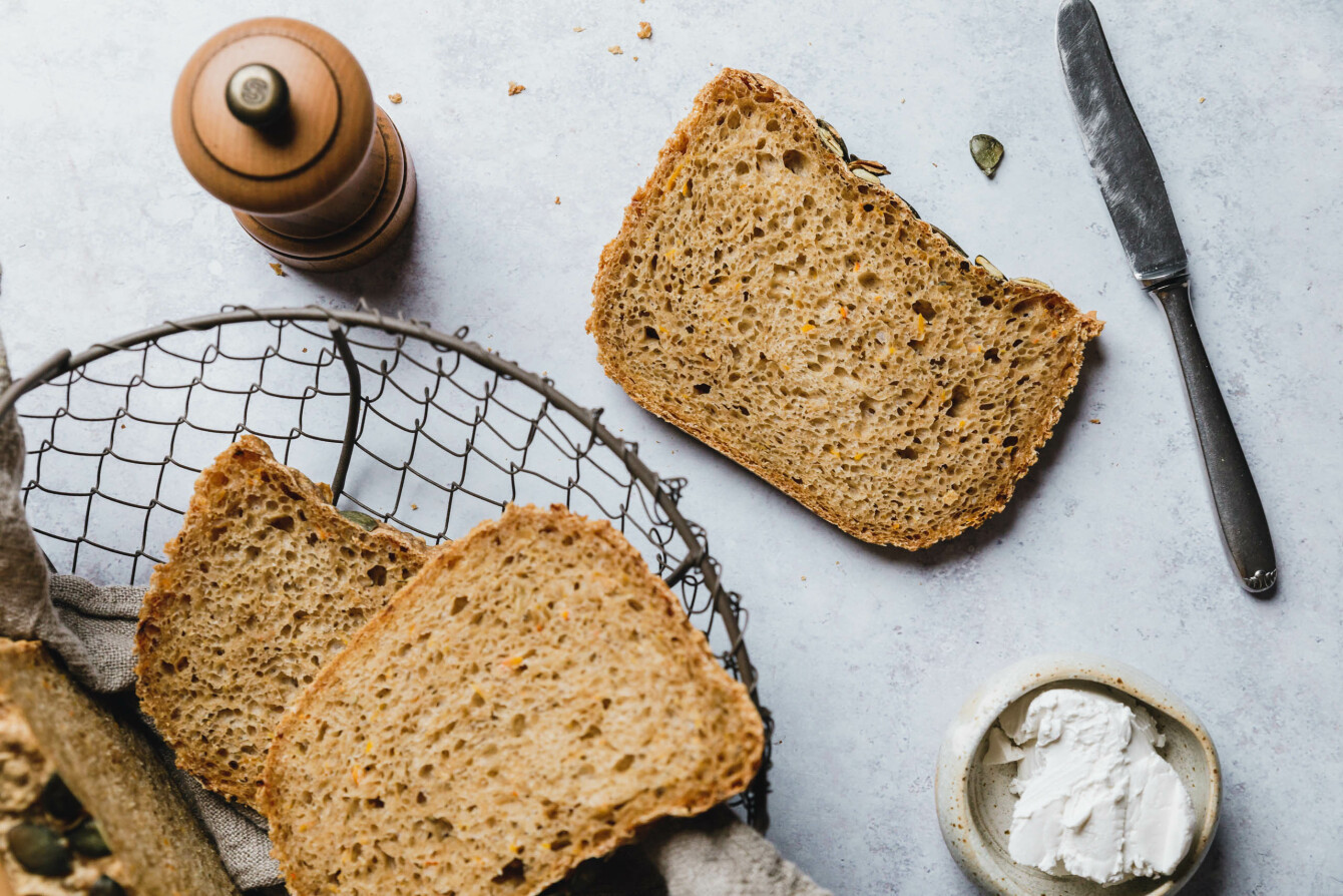 Sauerteig-Zwiebelbrot mit Kürbis