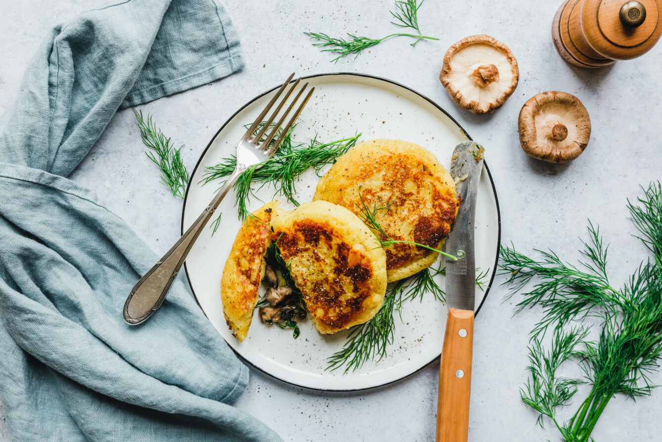 Knusprige Potato Cakes mit Pilzfüllung & frischem Dill